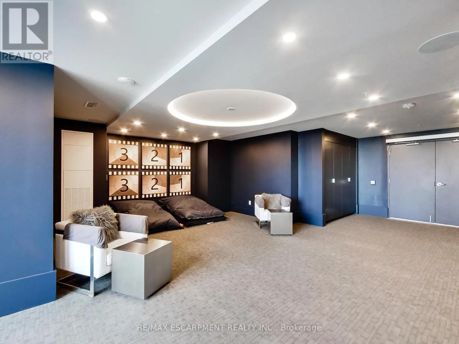 318 - 16 CONCORD PLACE