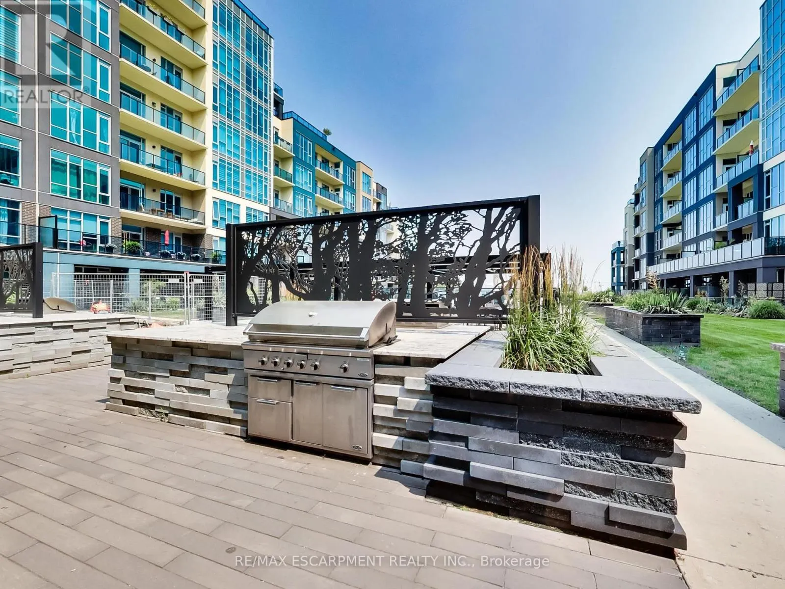 318 - 16 CONCORD PLACE