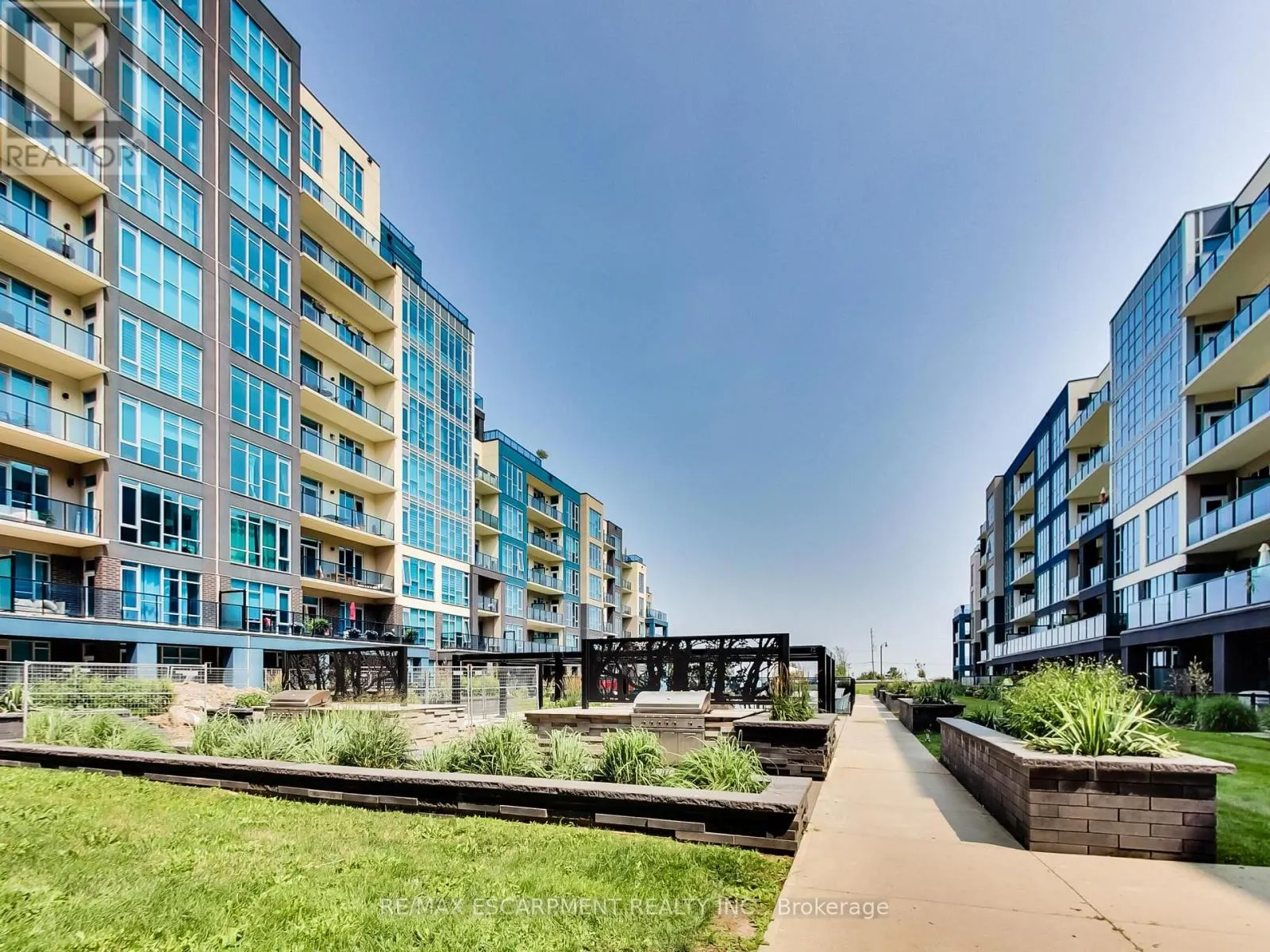 318 - 16 CONCORD PLACE