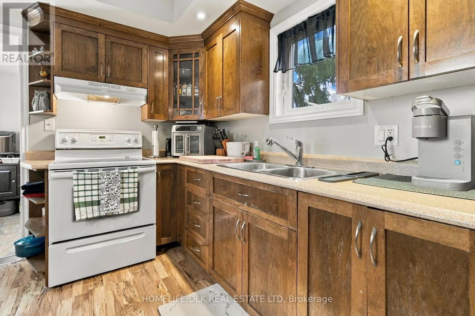 172 PEARL STREET W