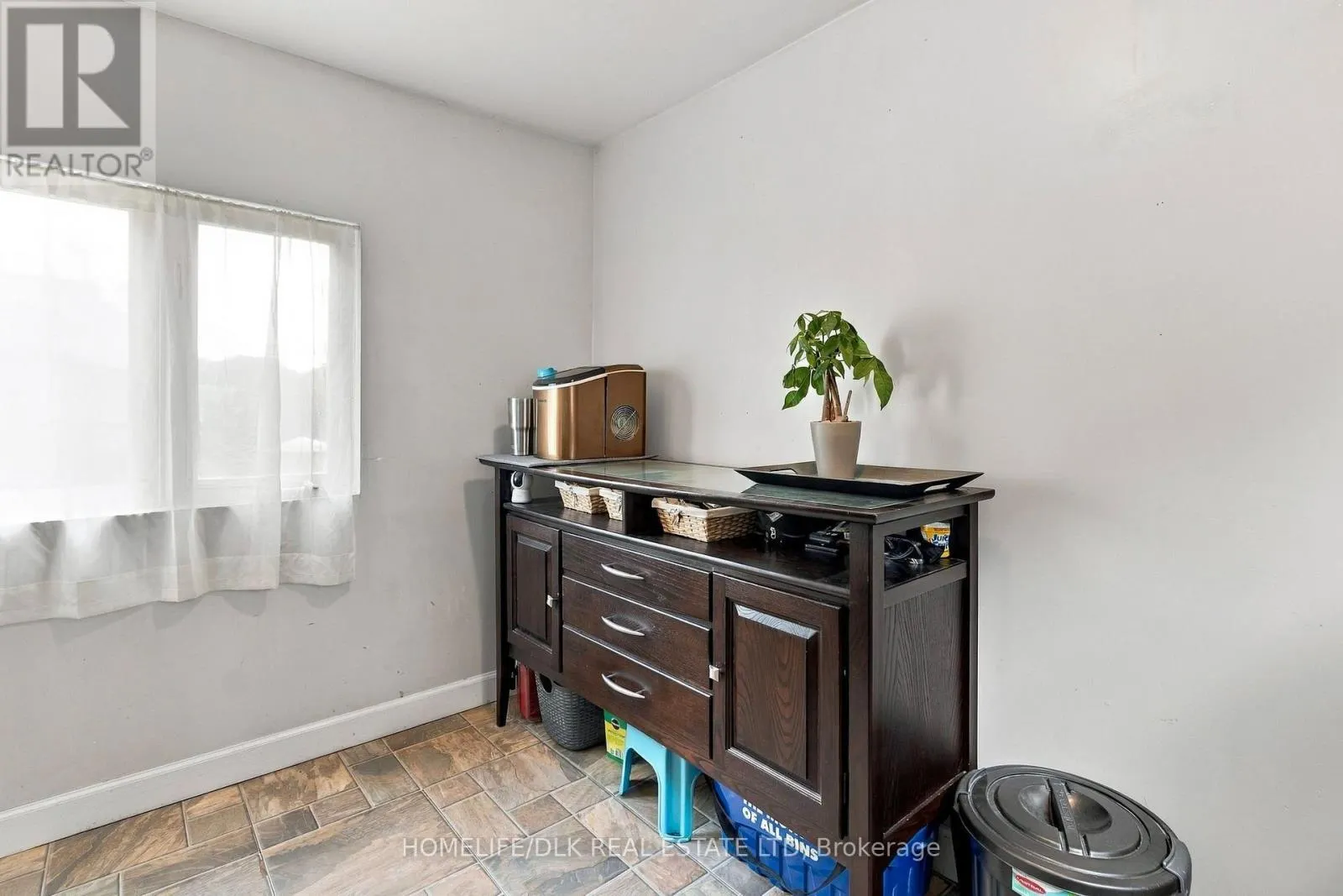 172 PEARL STREET W