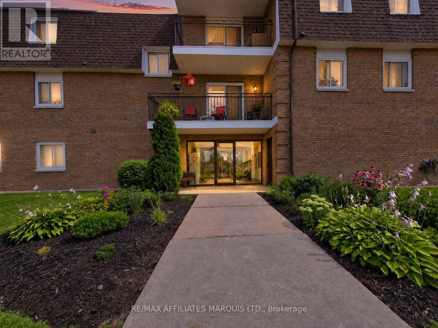 302 - 220 KENYON STREET W