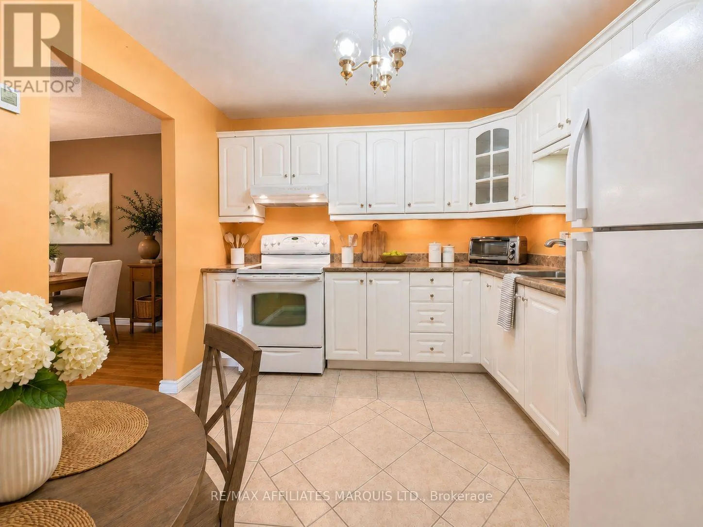 302 - 220 KENYON STREET W