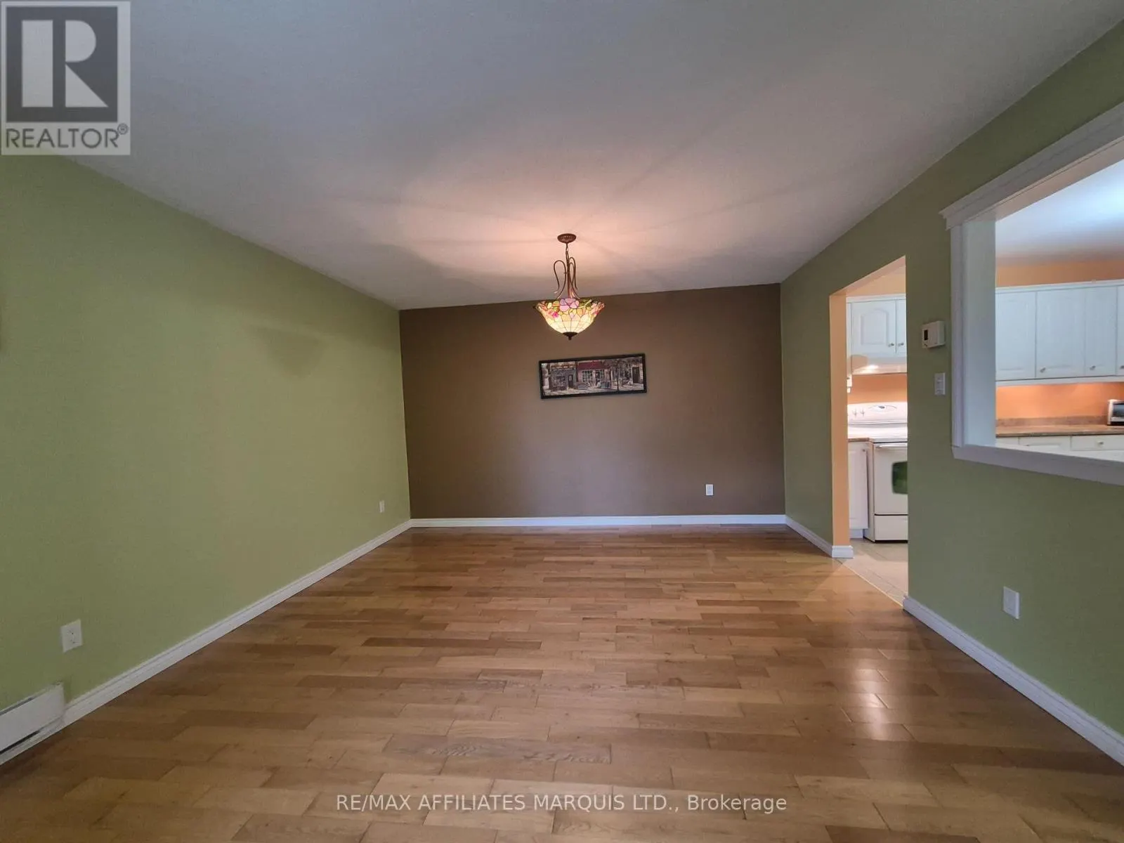 302 - 220 KENYON STREET W