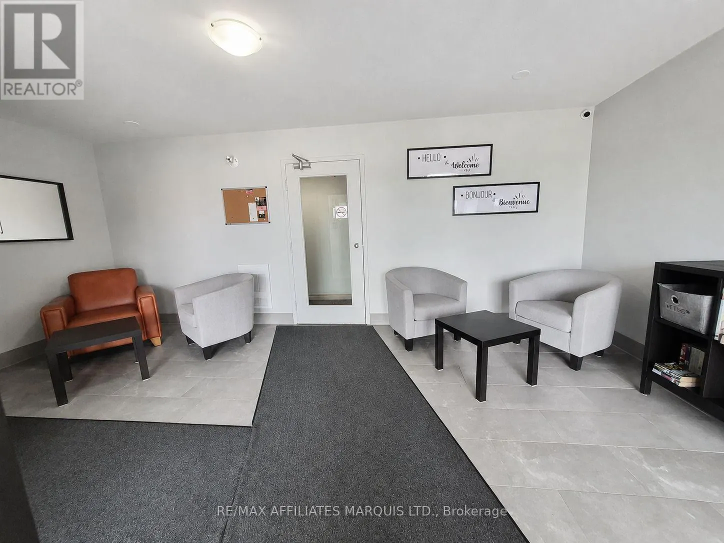 302 - 220 KENYON STREET W