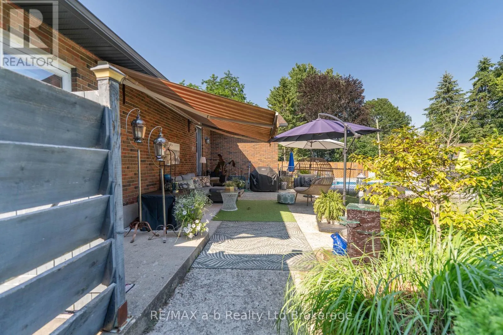 6 CAMDON COURT