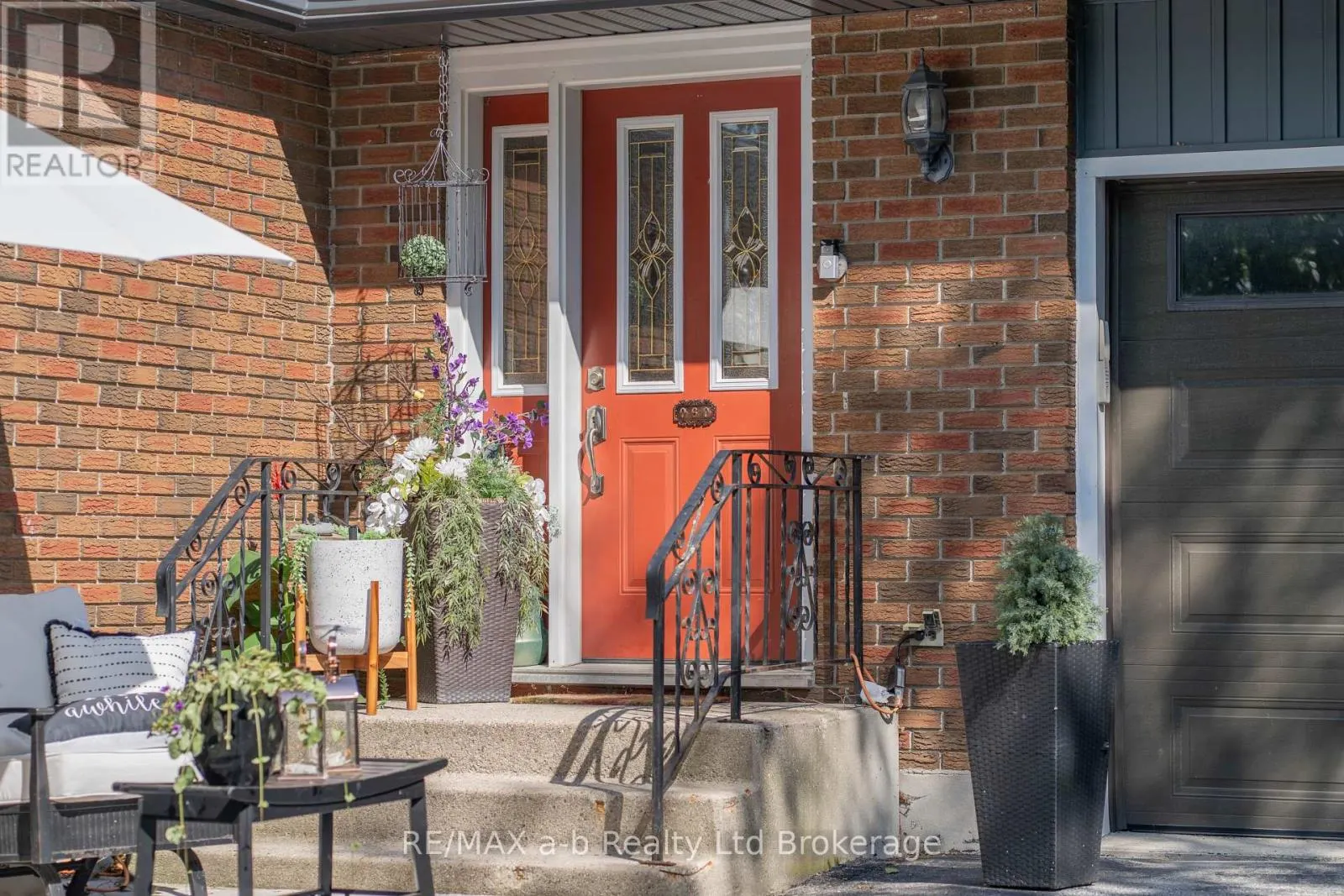 6 CAMDON COURT