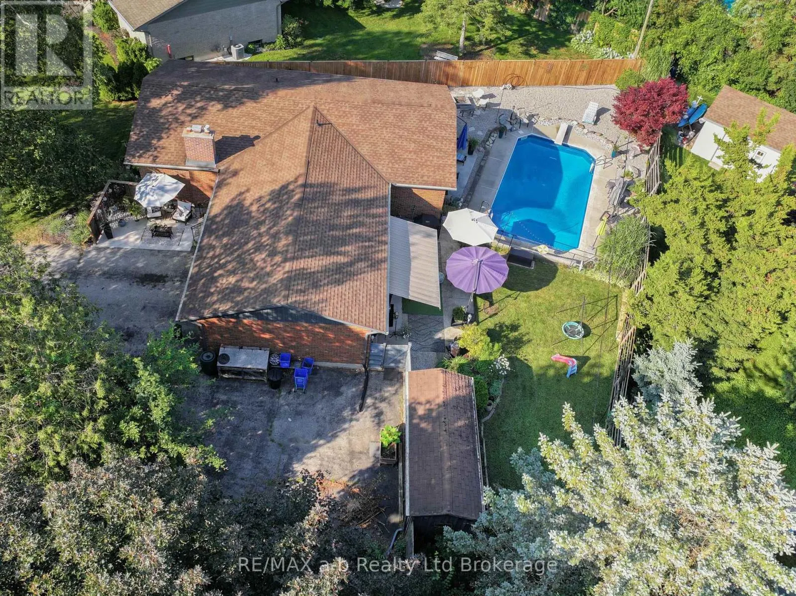 6 CAMDON COURT