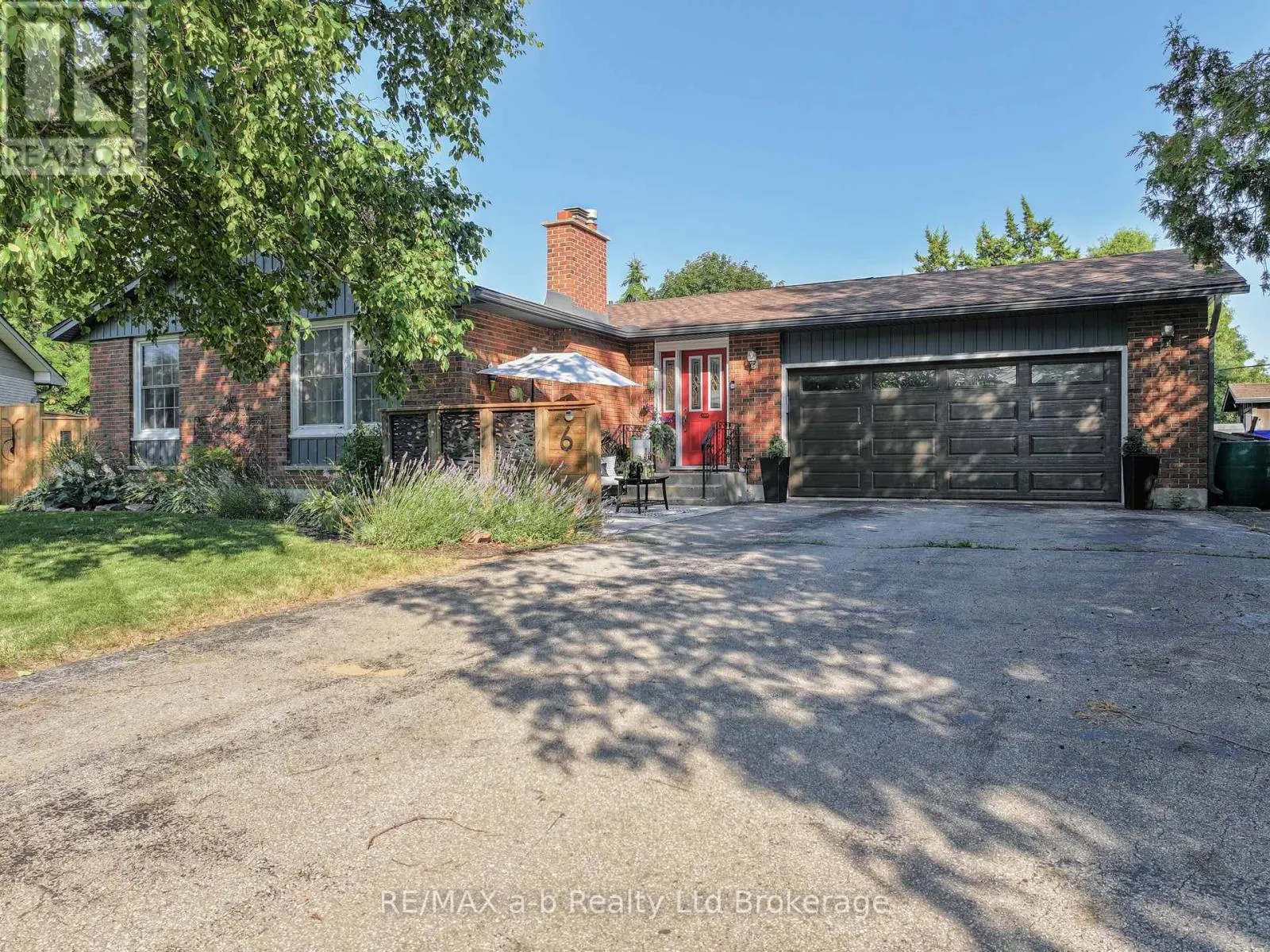 6 CAMDON COURT