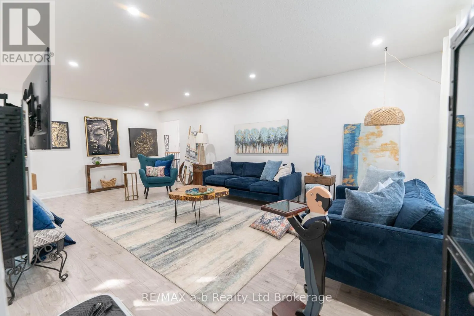 6 CAMDON COURT