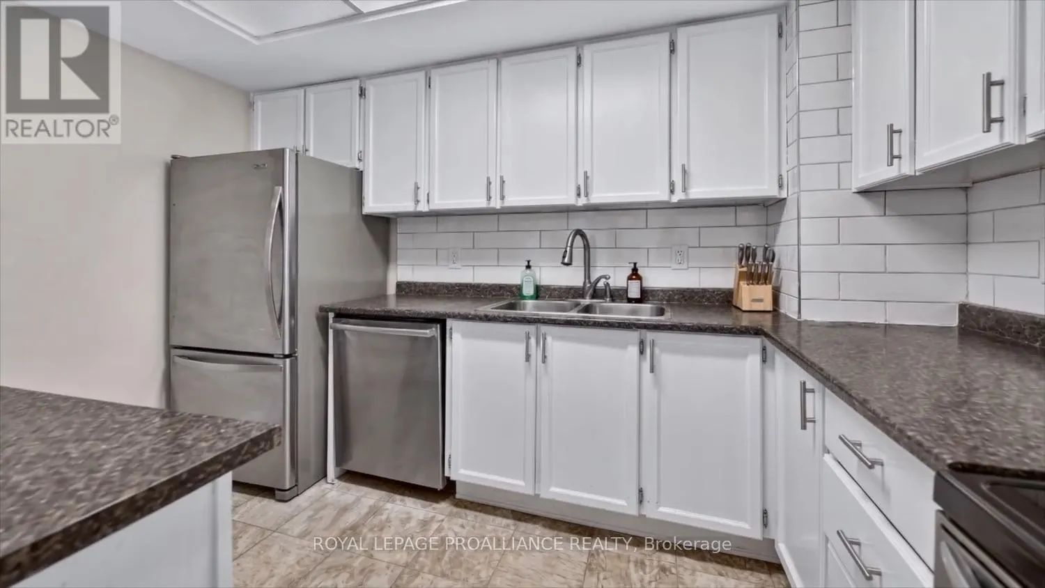 907 - 500 LAURIER AVENUE W