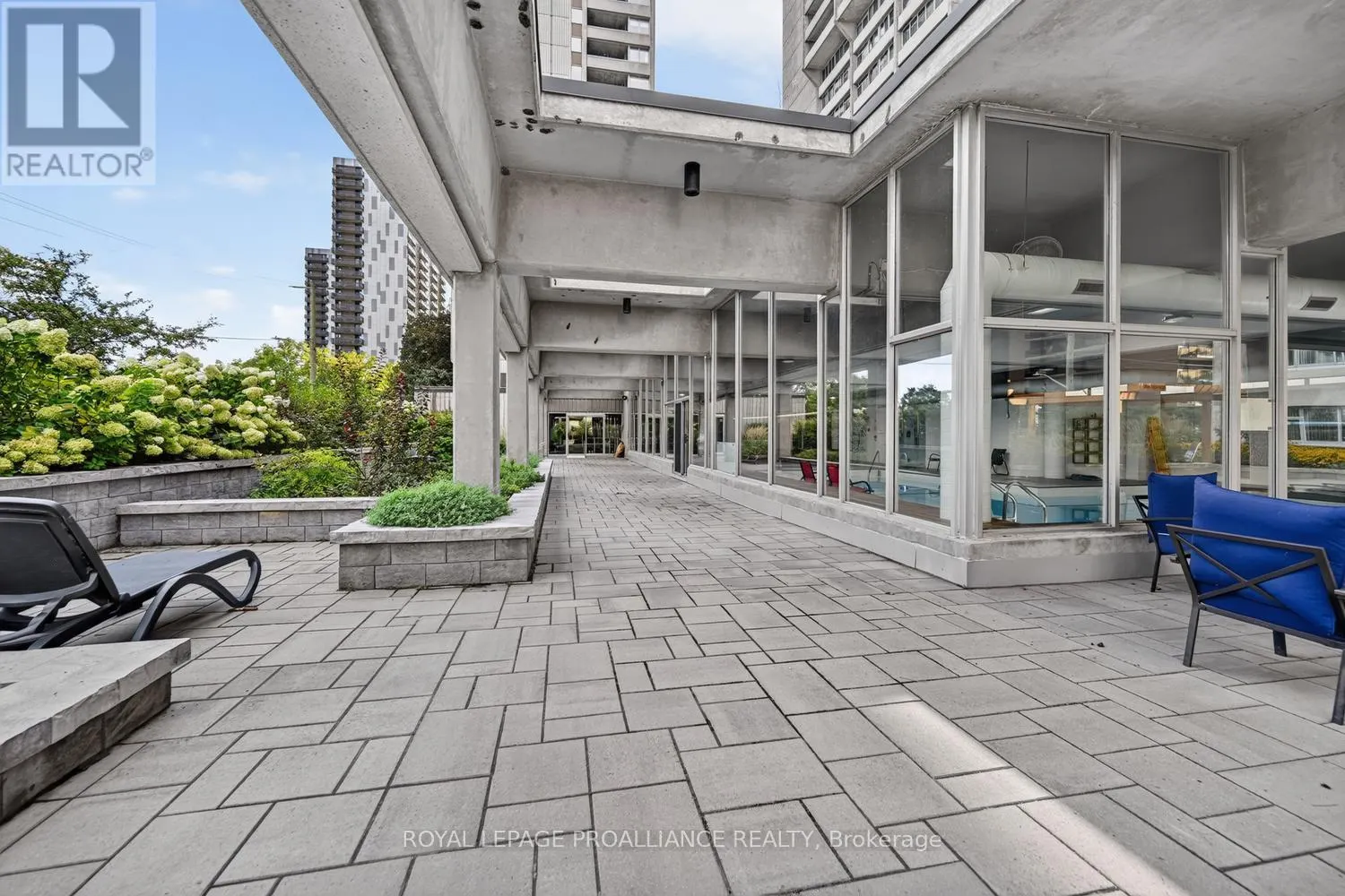 907 - 500 LAURIER AVENUE W