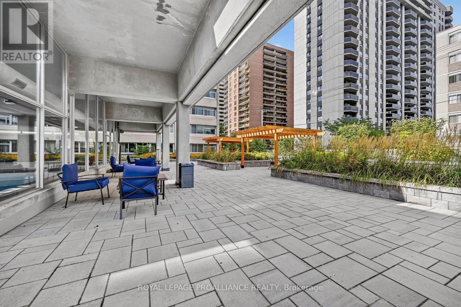 907 - 500 LAURIER AVENUE W
