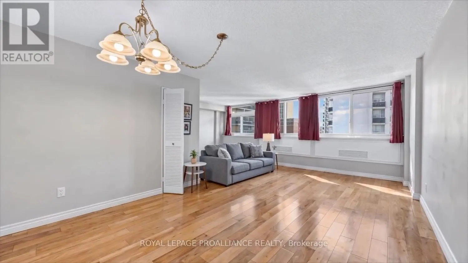 907 - 500 LAURIER AVENUE W