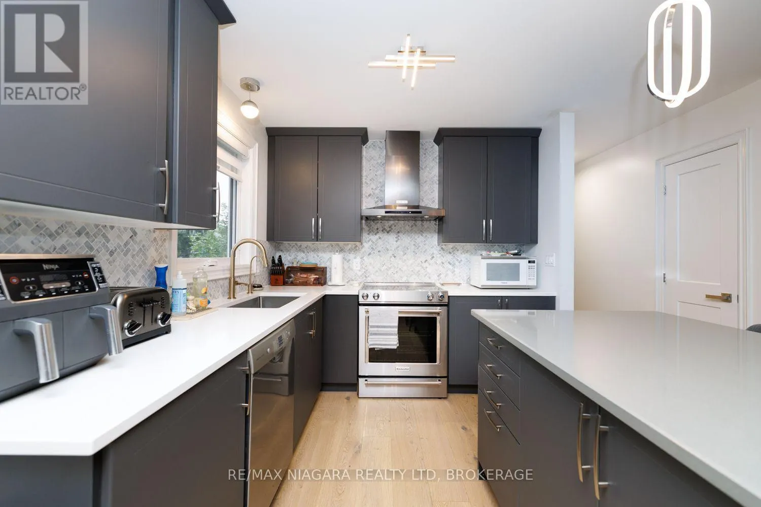 31 PLEASANT AVENUE S