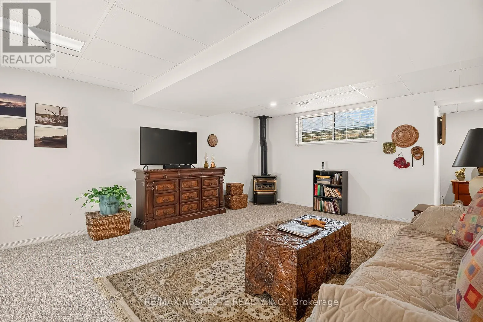 12 OYSTER BAY COURT