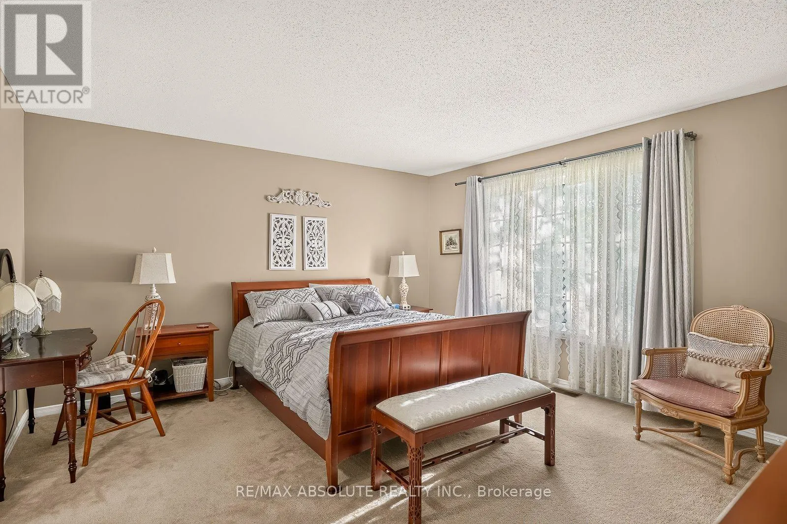 12 OYSTER BAY COURT
