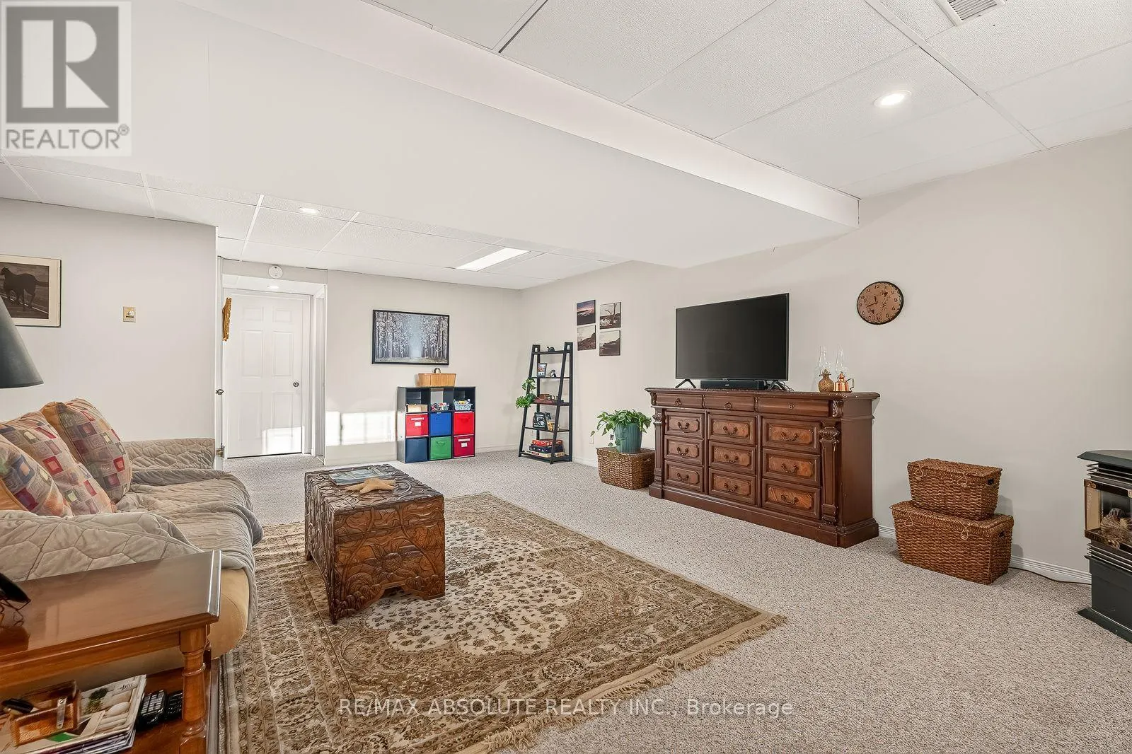12 OYSTER BAY COURT