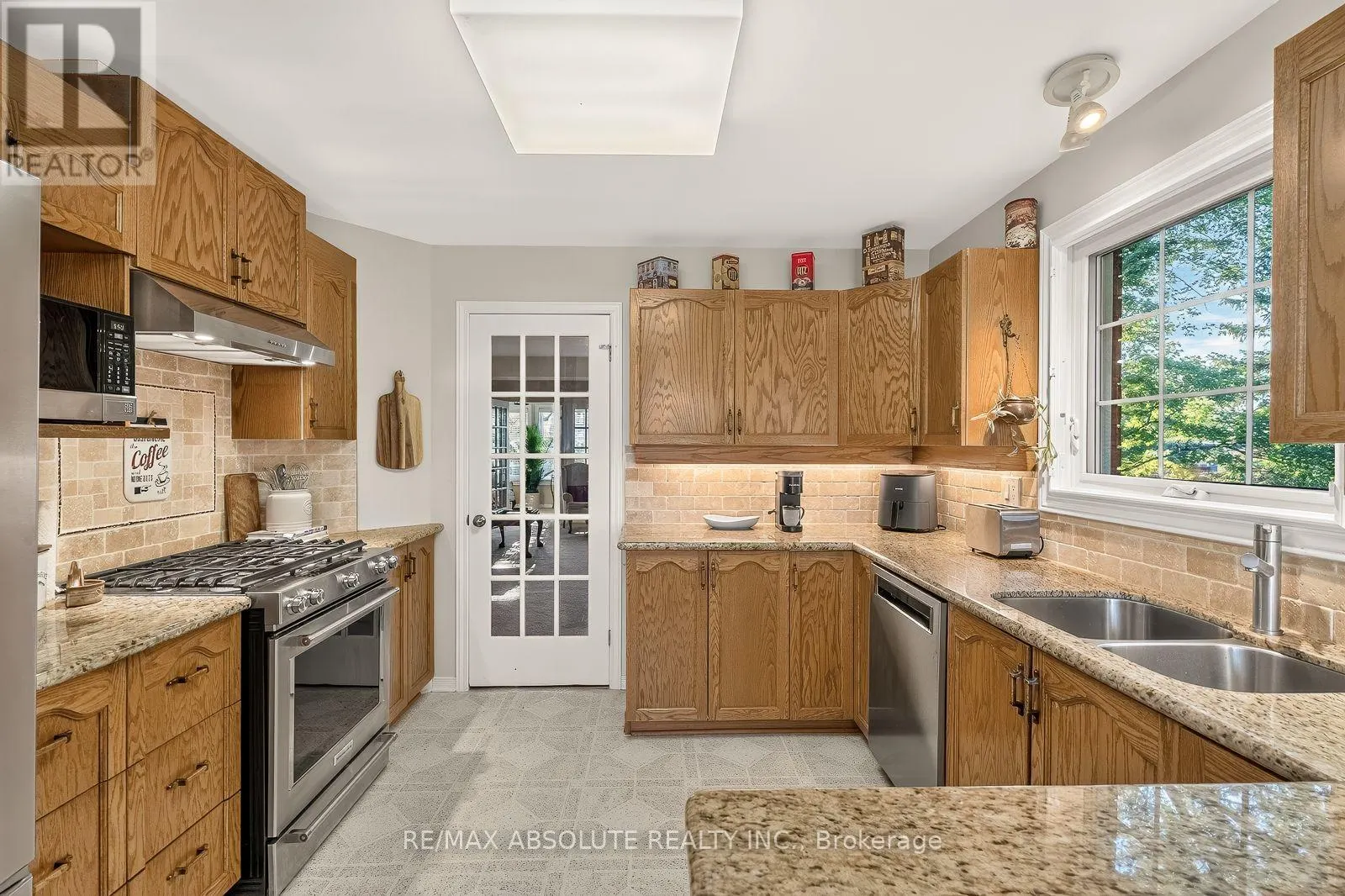 12 OYSTER BAY COURT