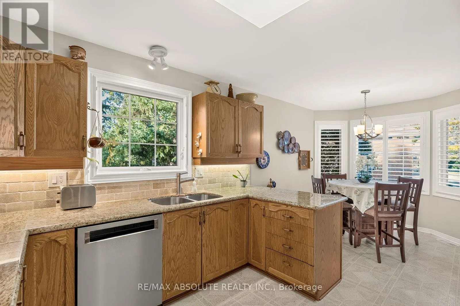 12 OYSTER BAY COURT