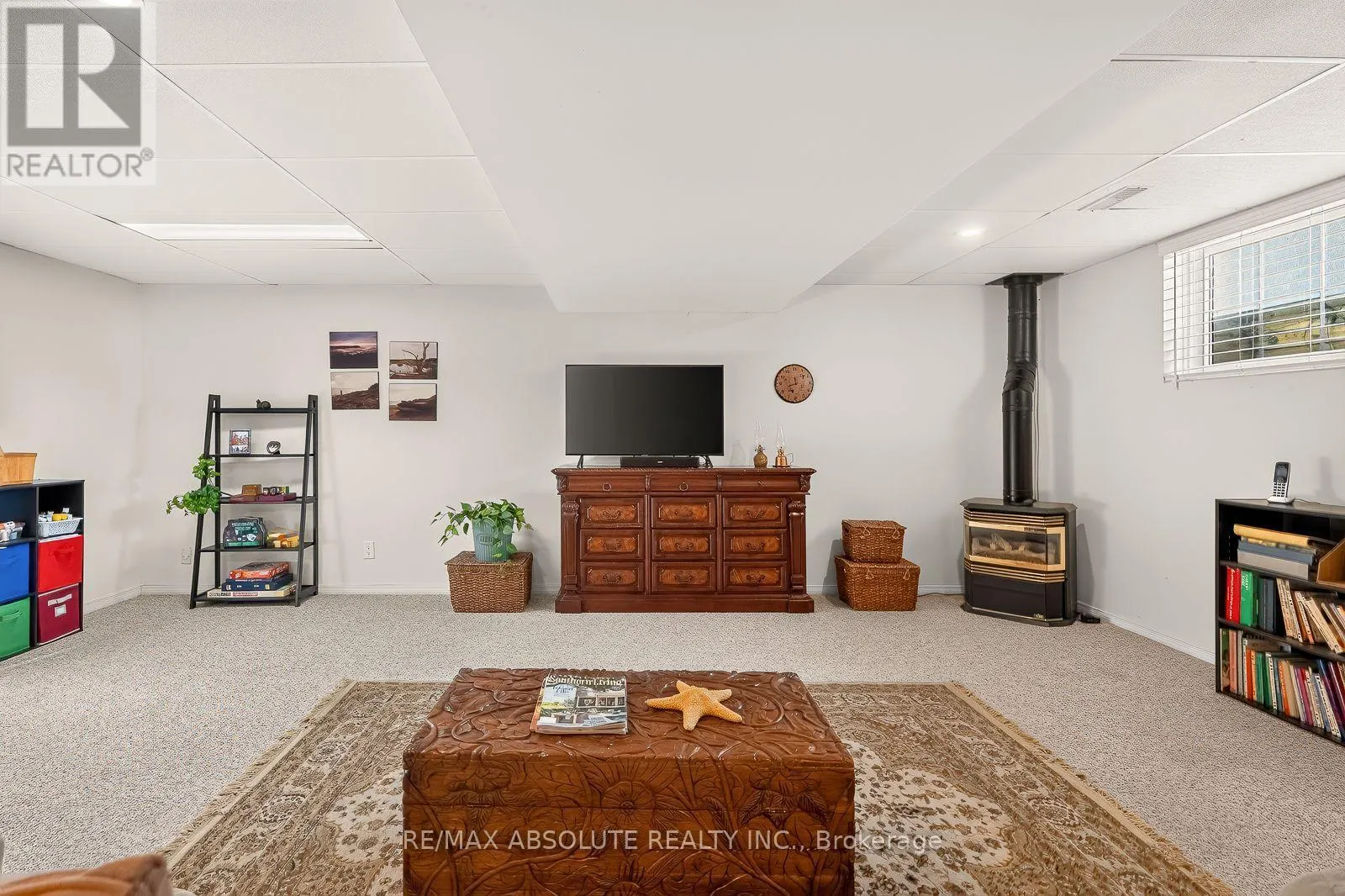 12 OYSTER BAY COURT