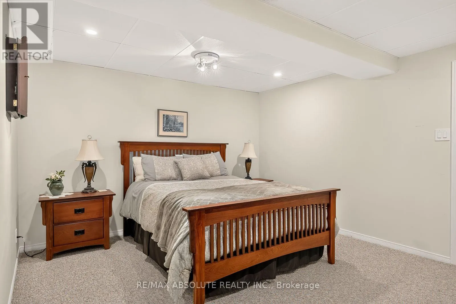 12 OYSTER BAY COURT