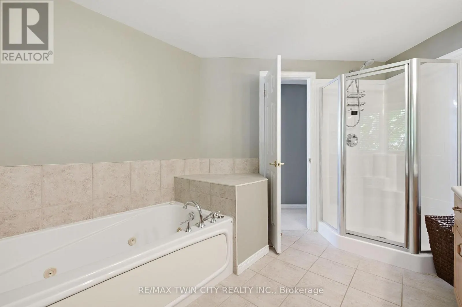 15 CAROLINIAN LANE