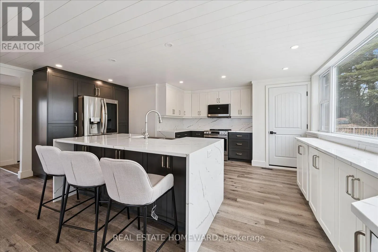 1085 AUSTIN LANE
