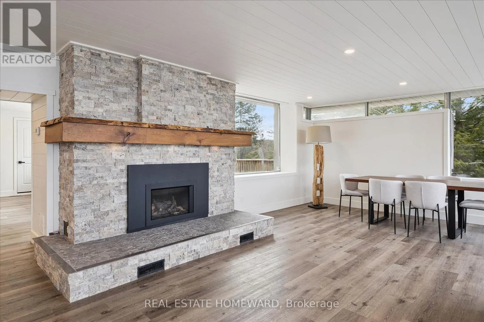 1085 AUSTIN LANE