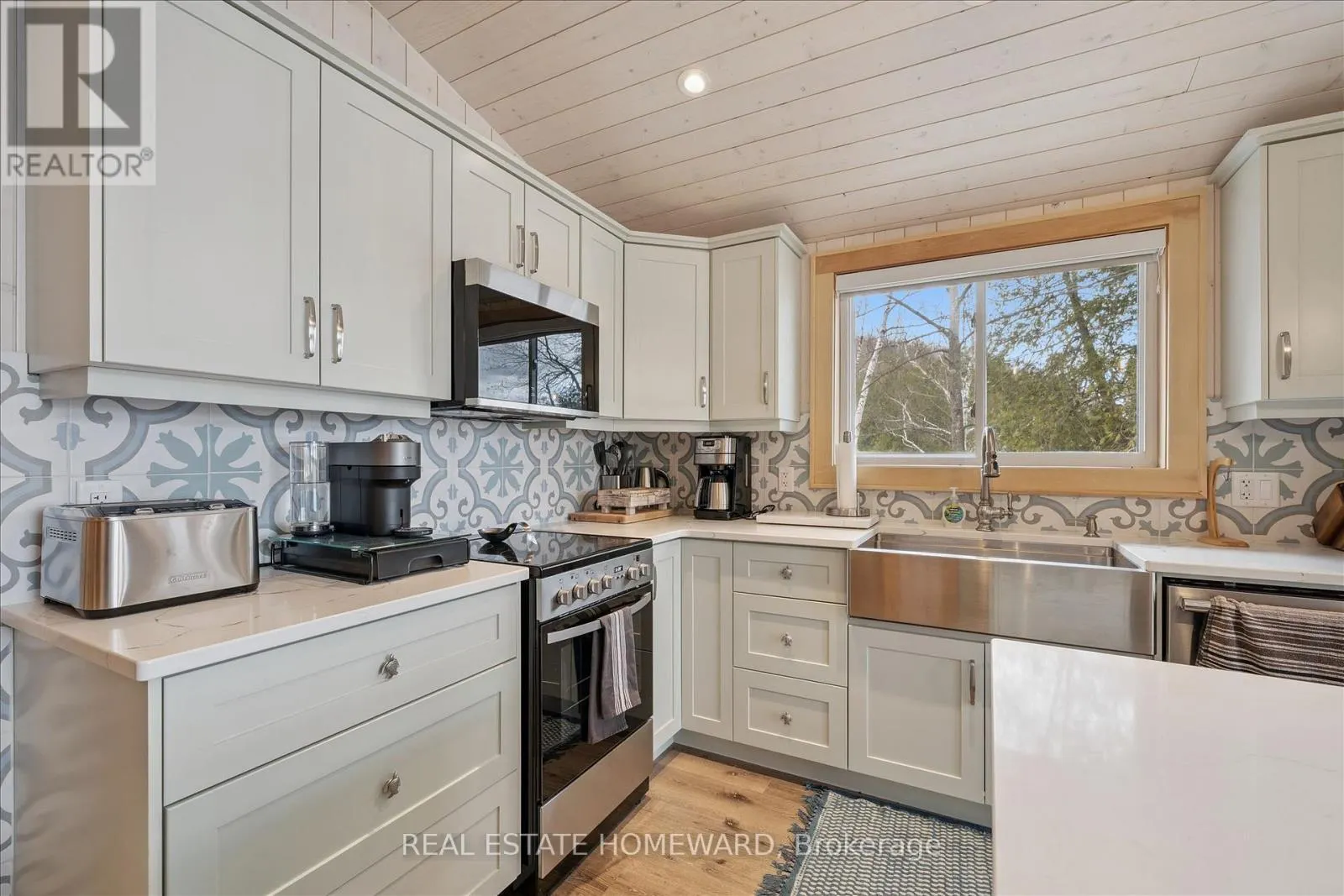 1085 AUSTIN LANE