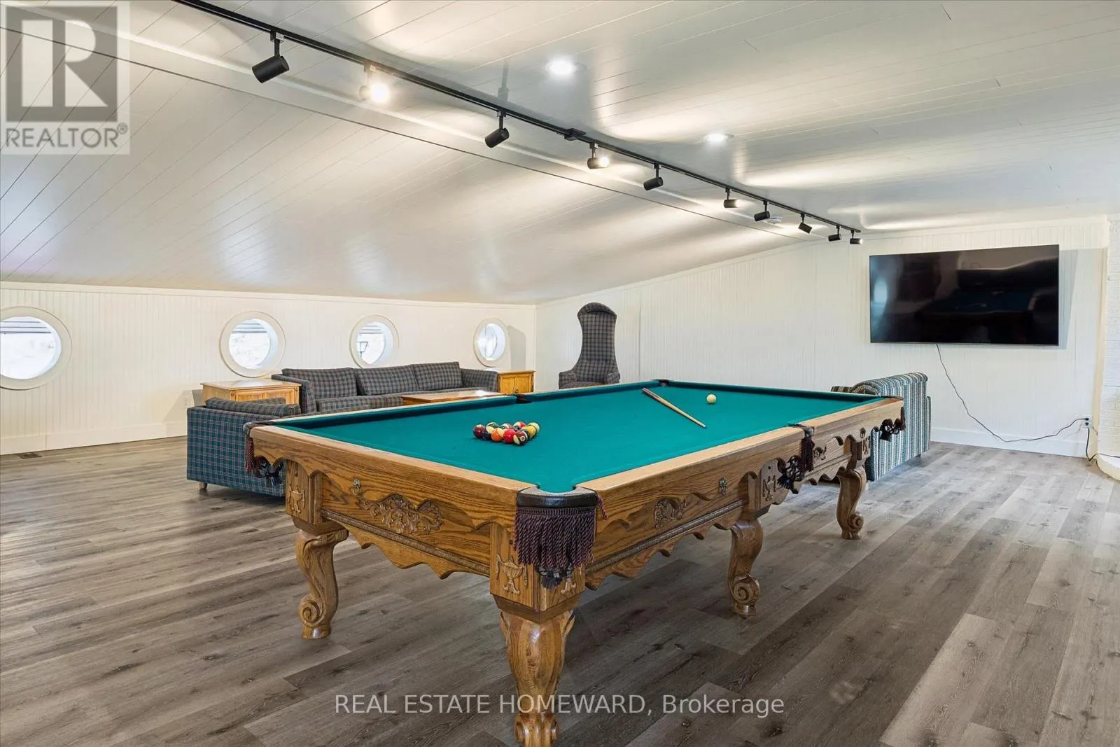 1085 AUSTIN LANE