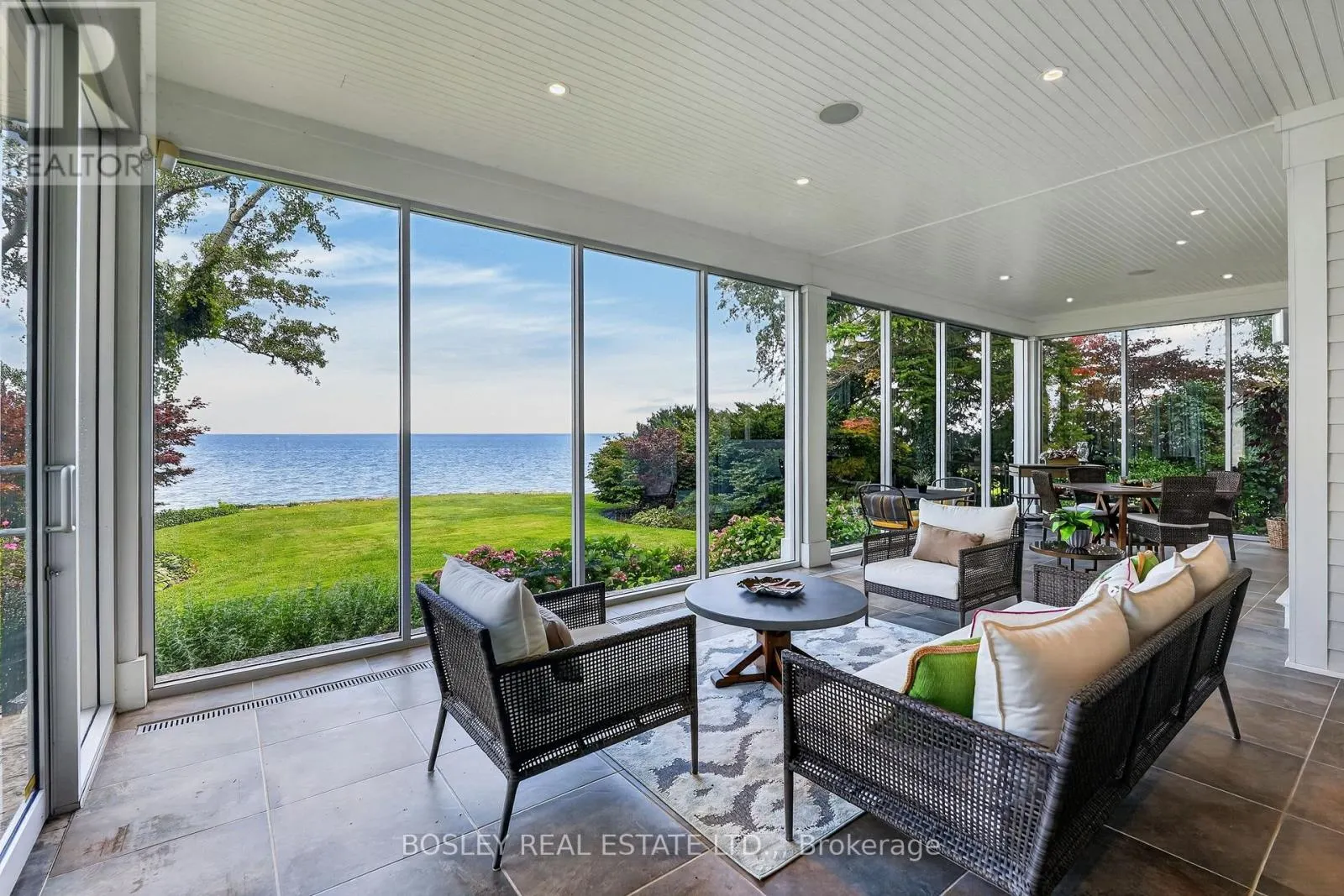 263 NIAGARA BOULEVARD