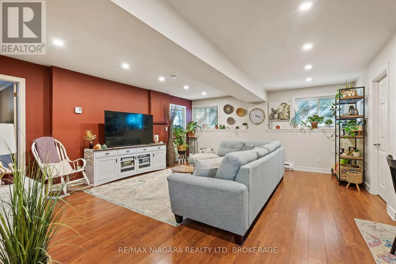 5679 HIGHLAND AVENUE