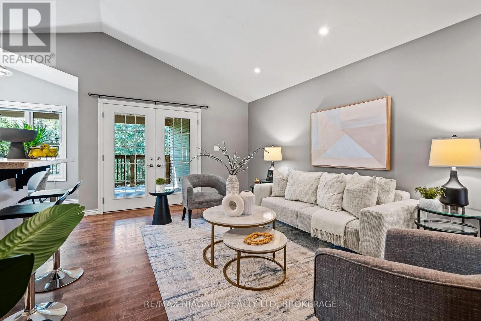 5679 HIGHLAND AVENUE
