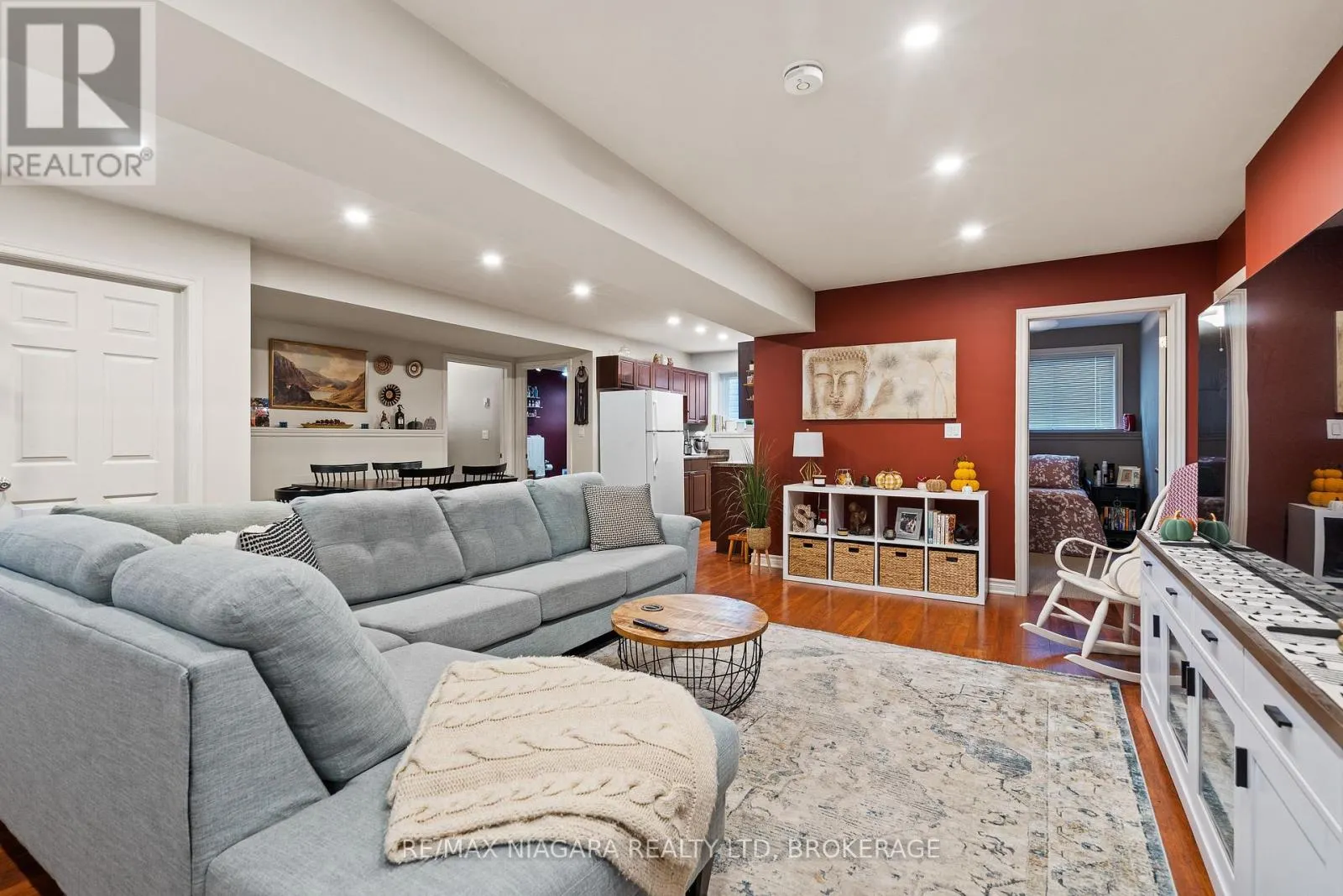 5679 HIGHLAND AVENUE