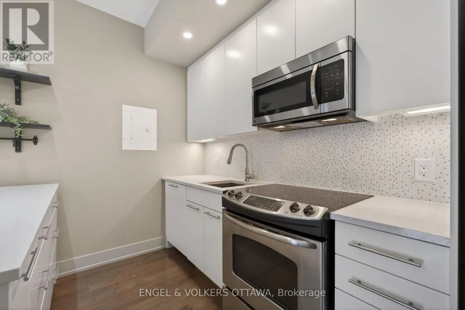 507 - 108 RICHMOND ROAD