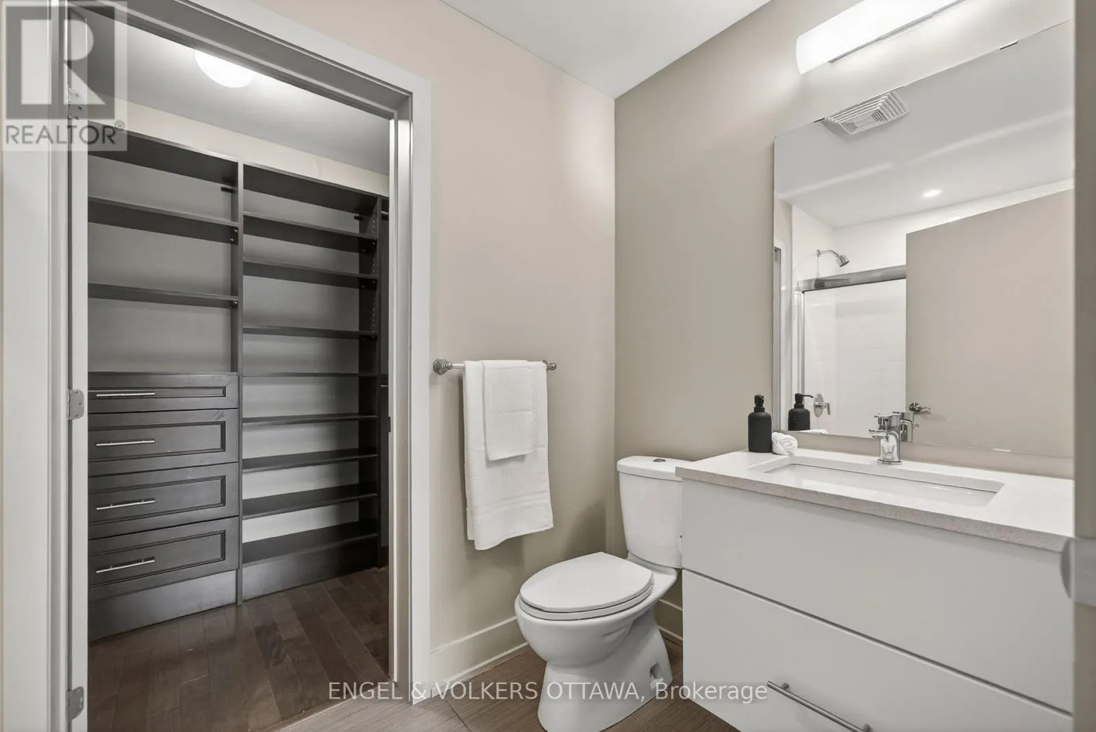 507 - 108 RICHMOND ROAD