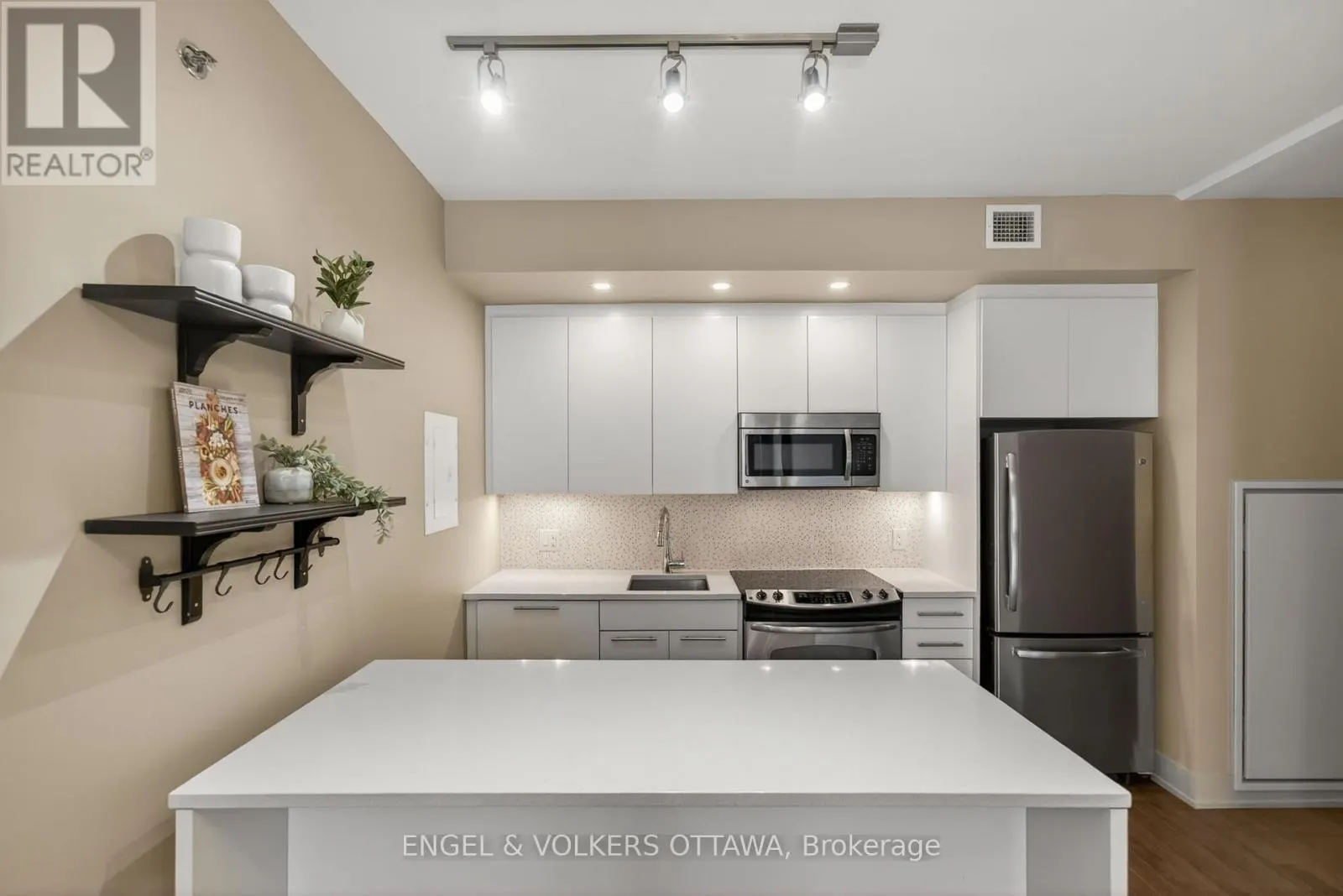 507 - 108 RICHMOND ROAD
