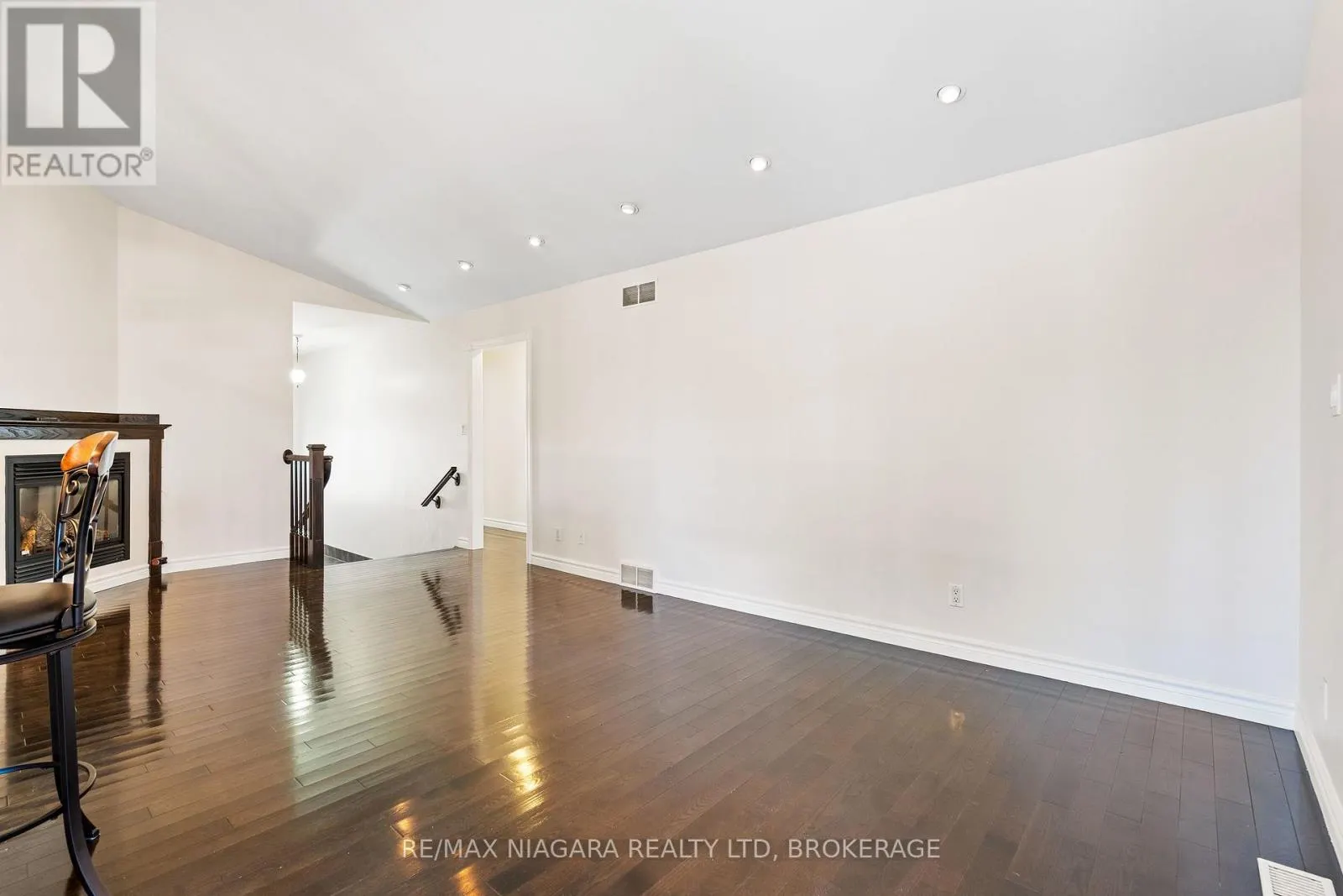 5671 HIGHLAND AVENUE