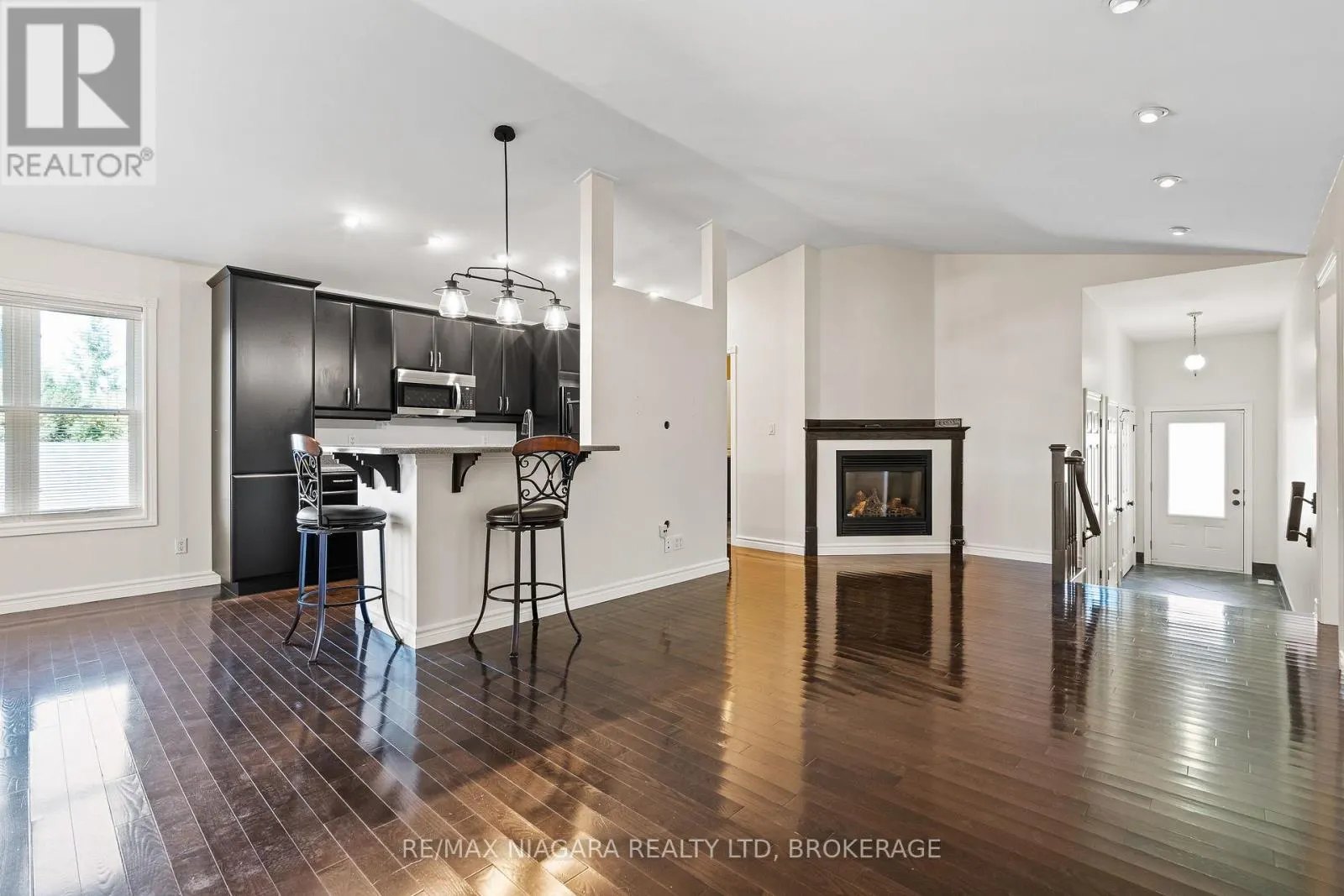 5671 HIGHLAND AVENUE