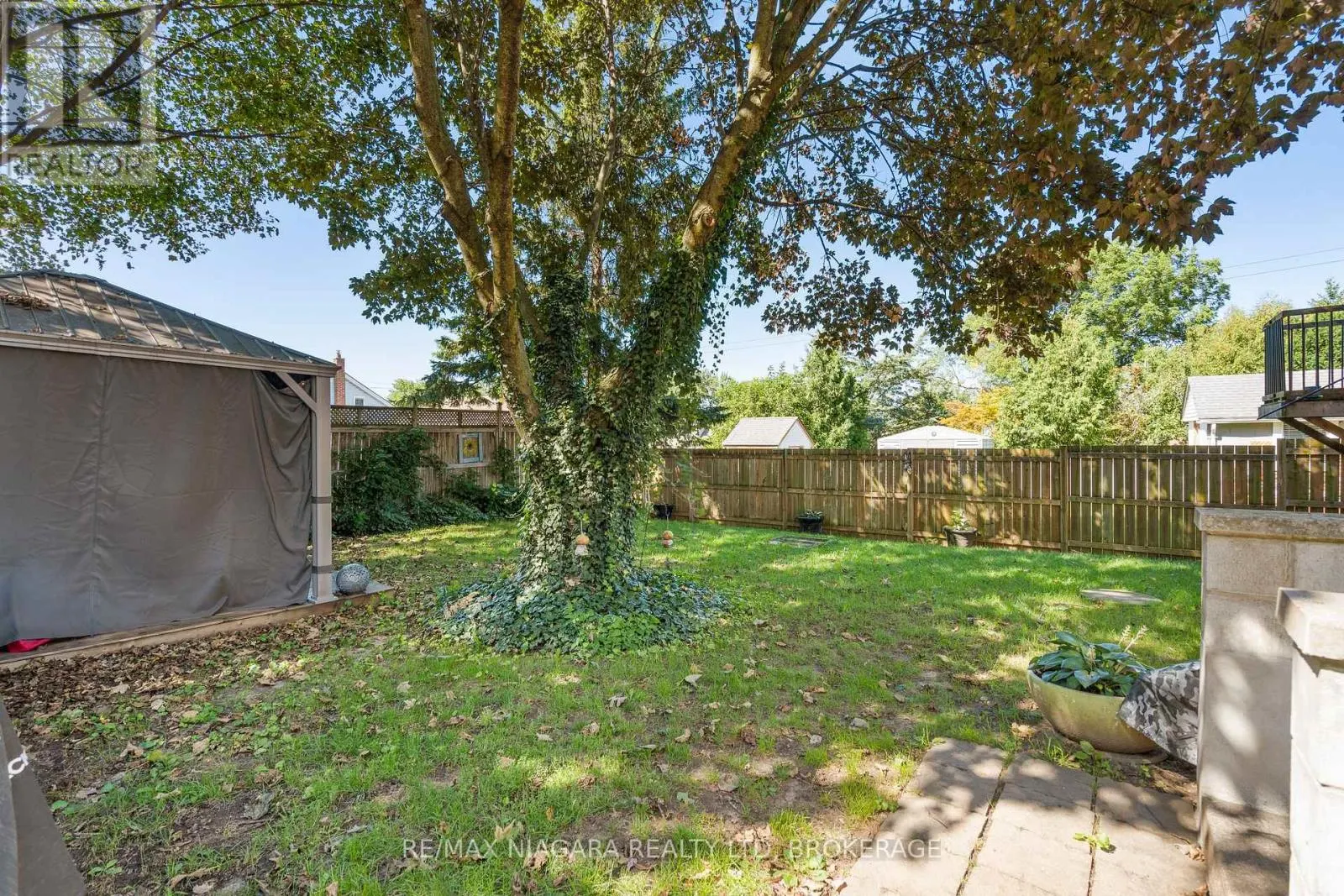 5671 HIGHLAND AVENUE