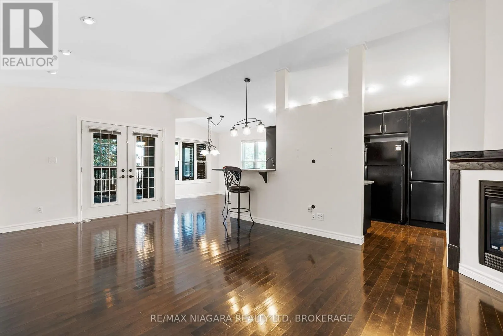 5671 HIGHLAND AVENUE