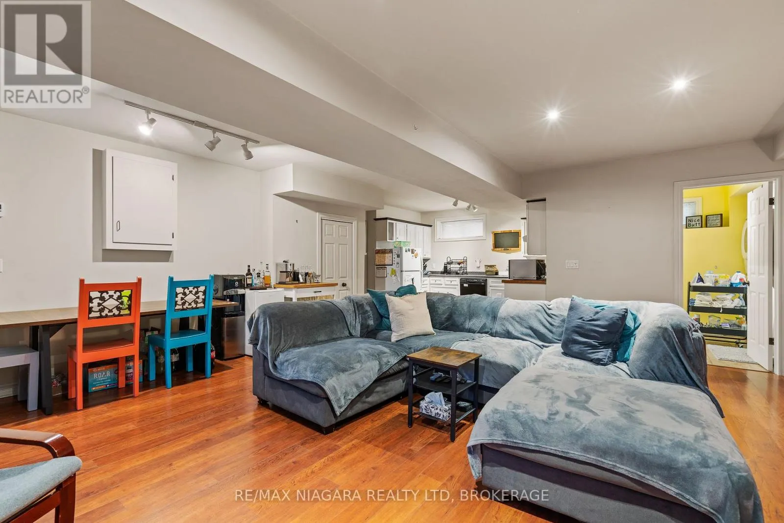 5671 HIGHLAND AVENUE