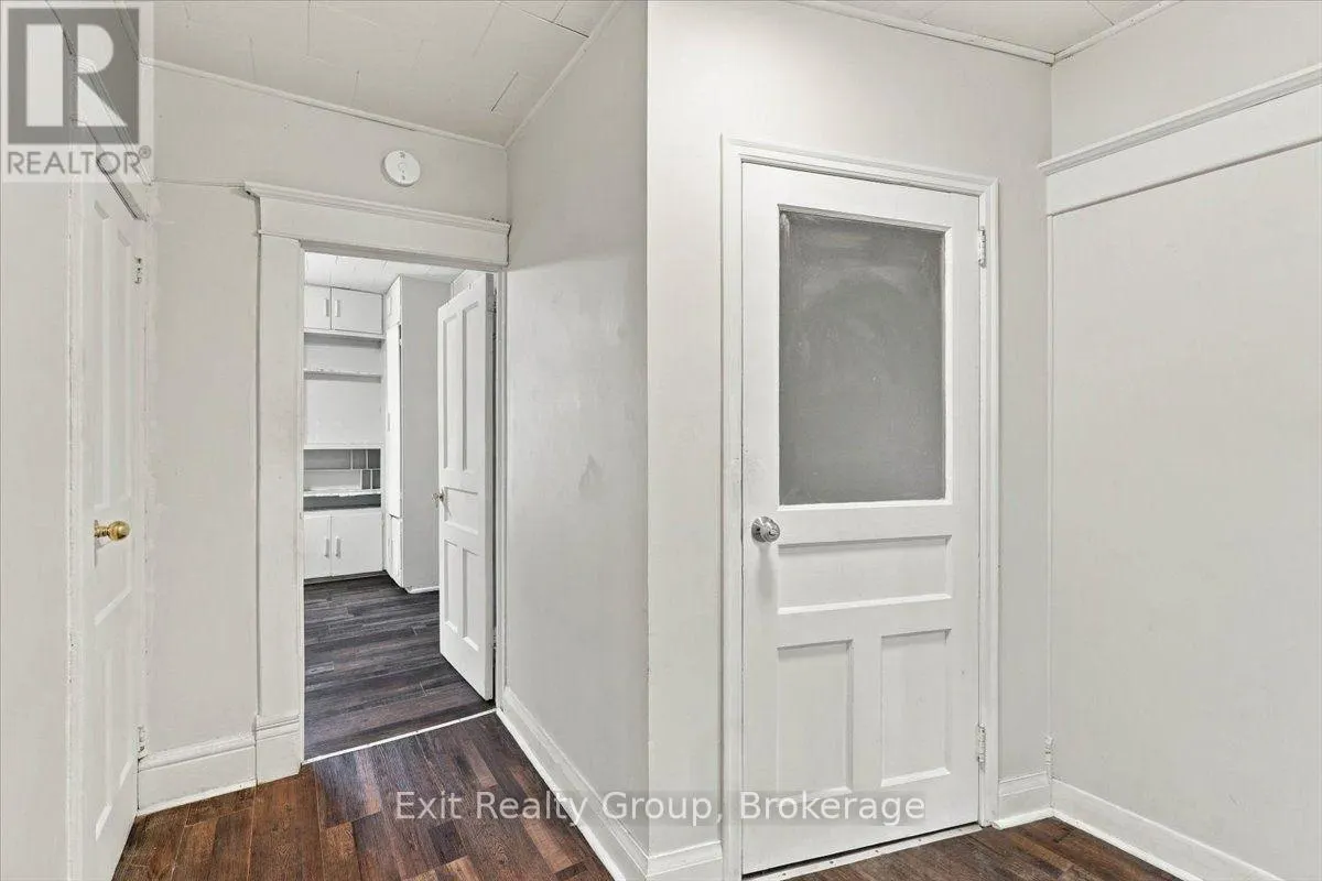 185 FOSTER AVENUE