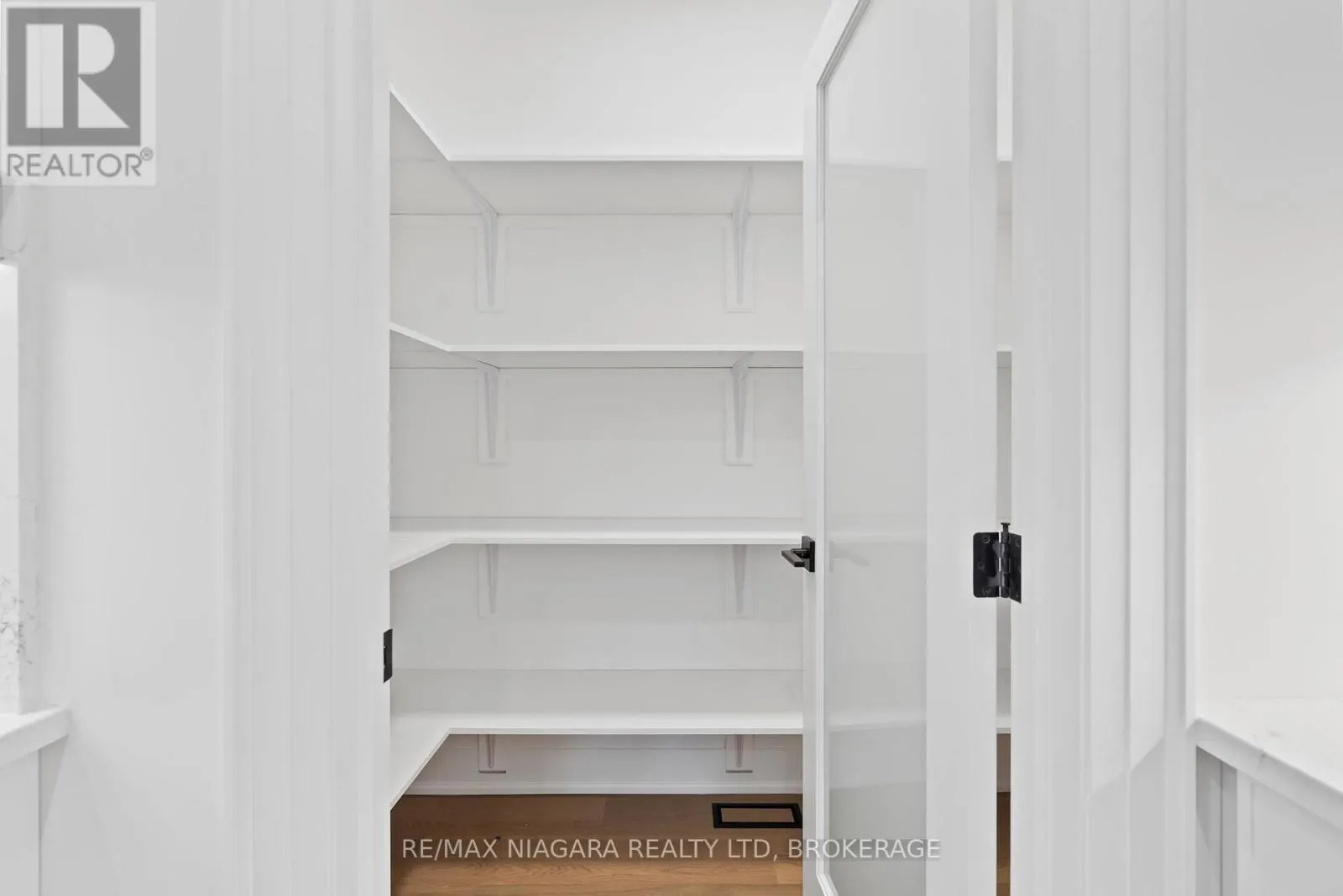 21 ACCURSI CRESCENT