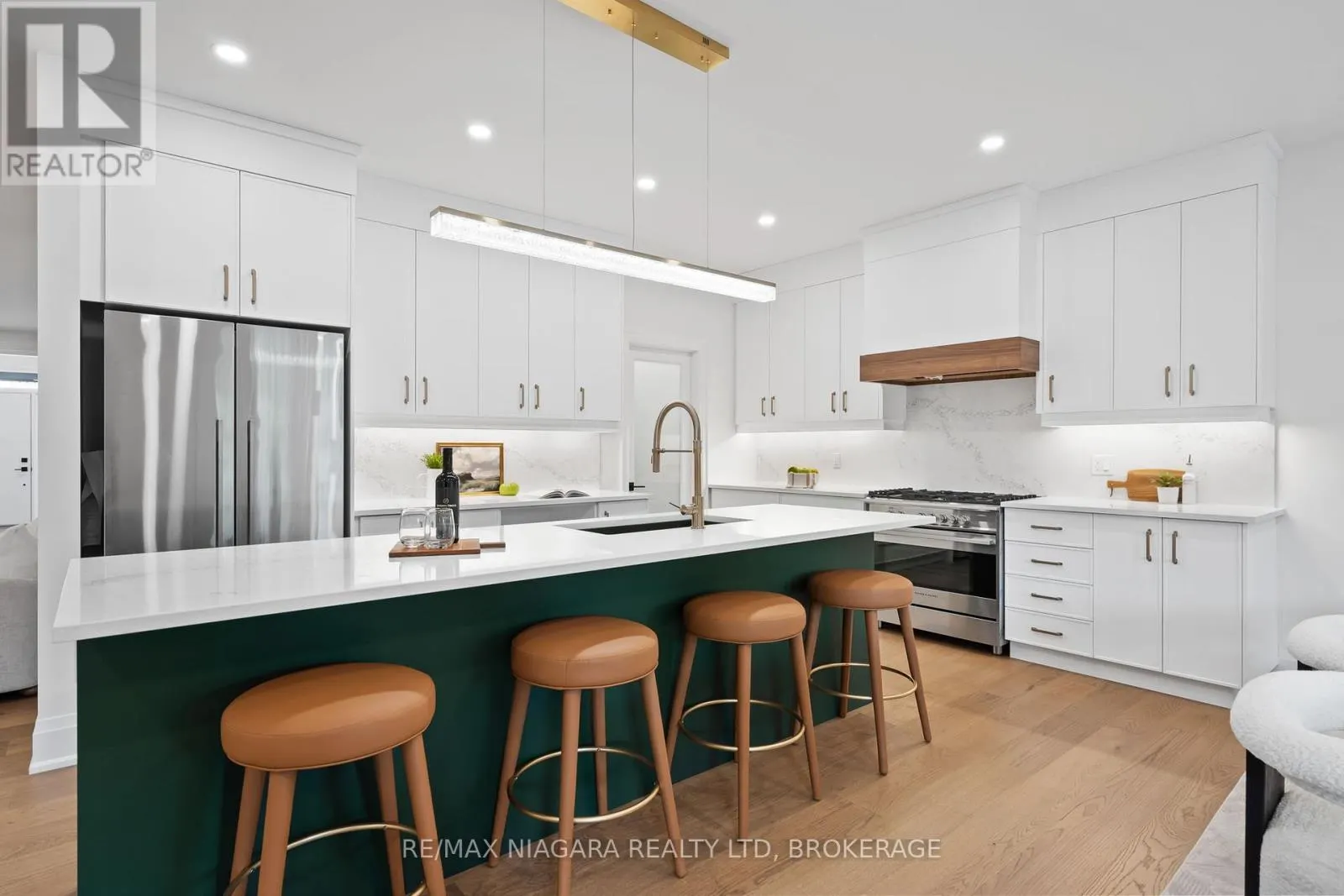 21 ACCURSI CRESCENT