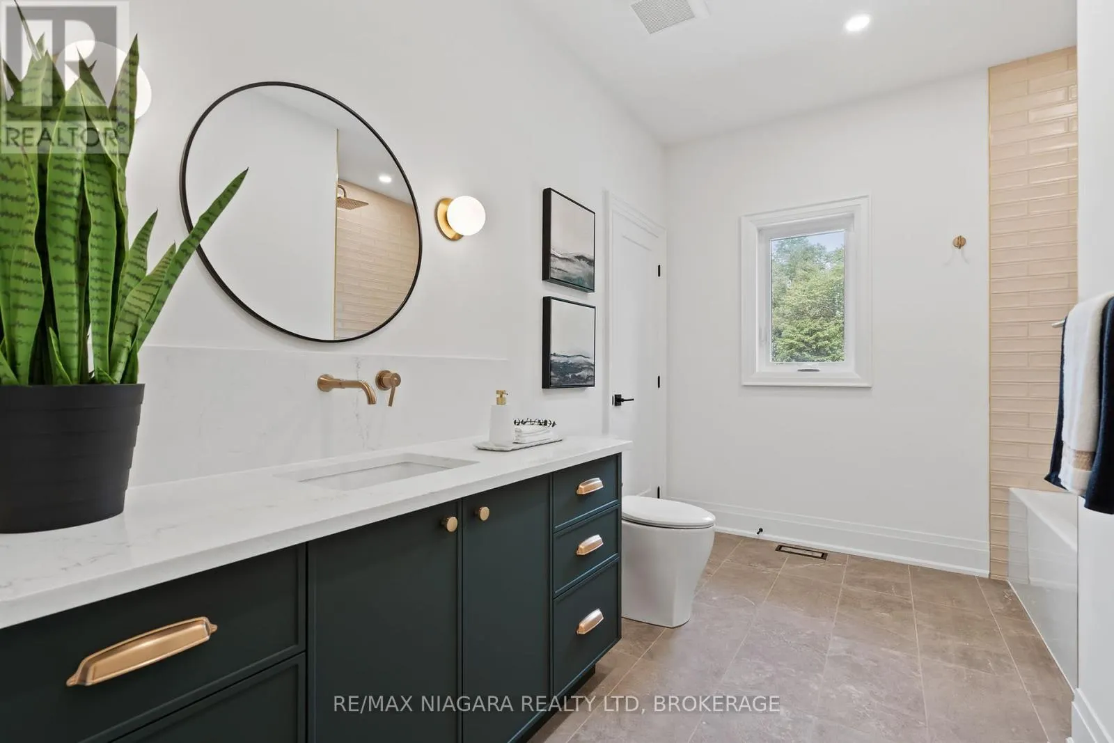 21 ACCURSI CRESCENT