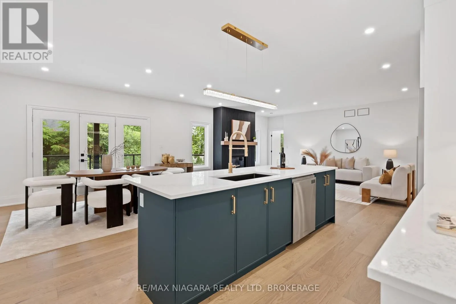 21 ACCURSI CRESCENT