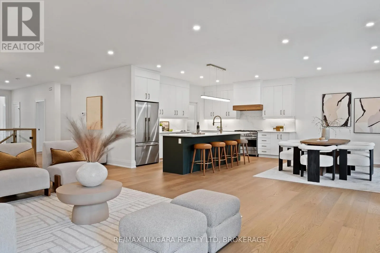 21 ACCURSI CRESCENT