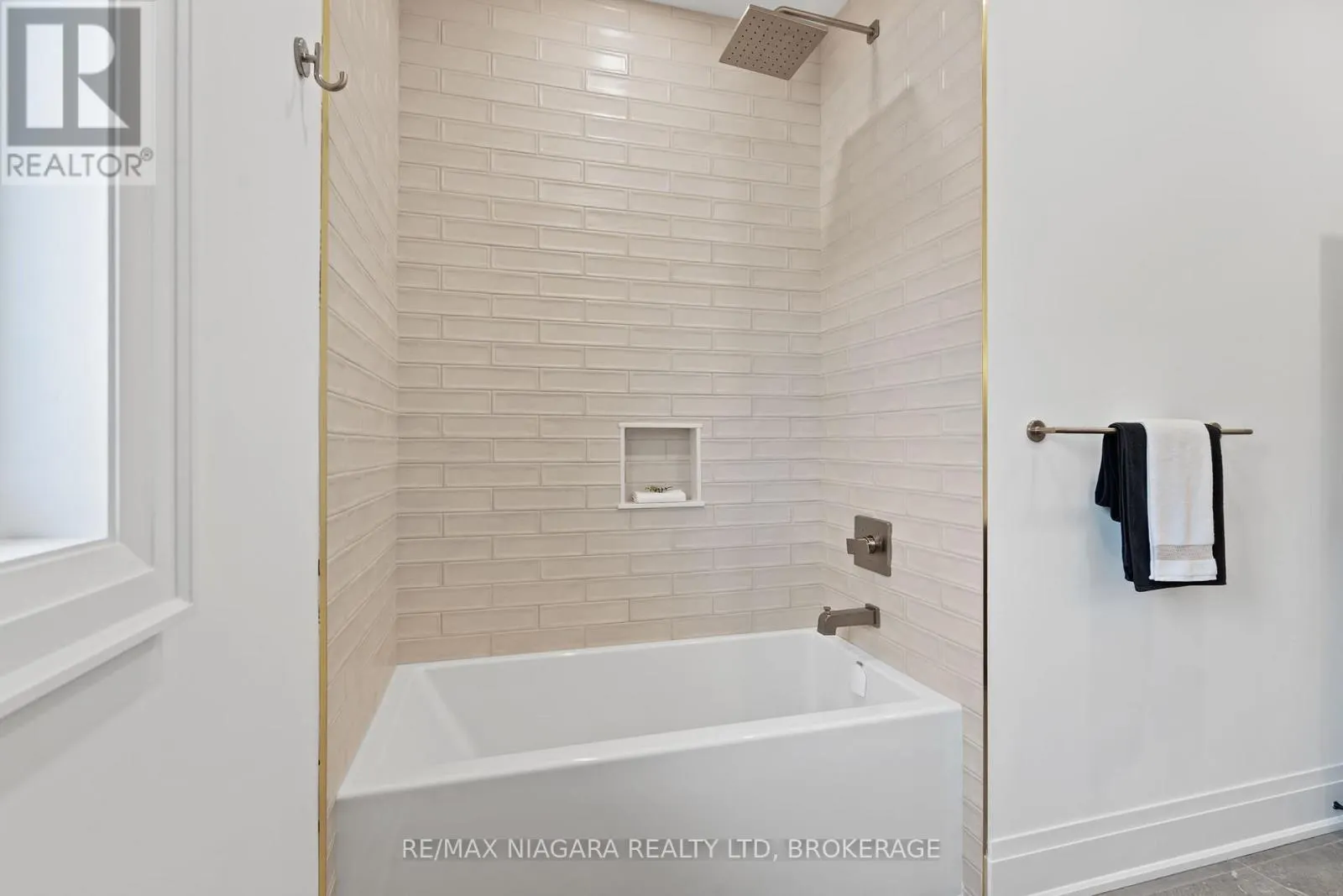 21 ACCURSI CRESCENT
